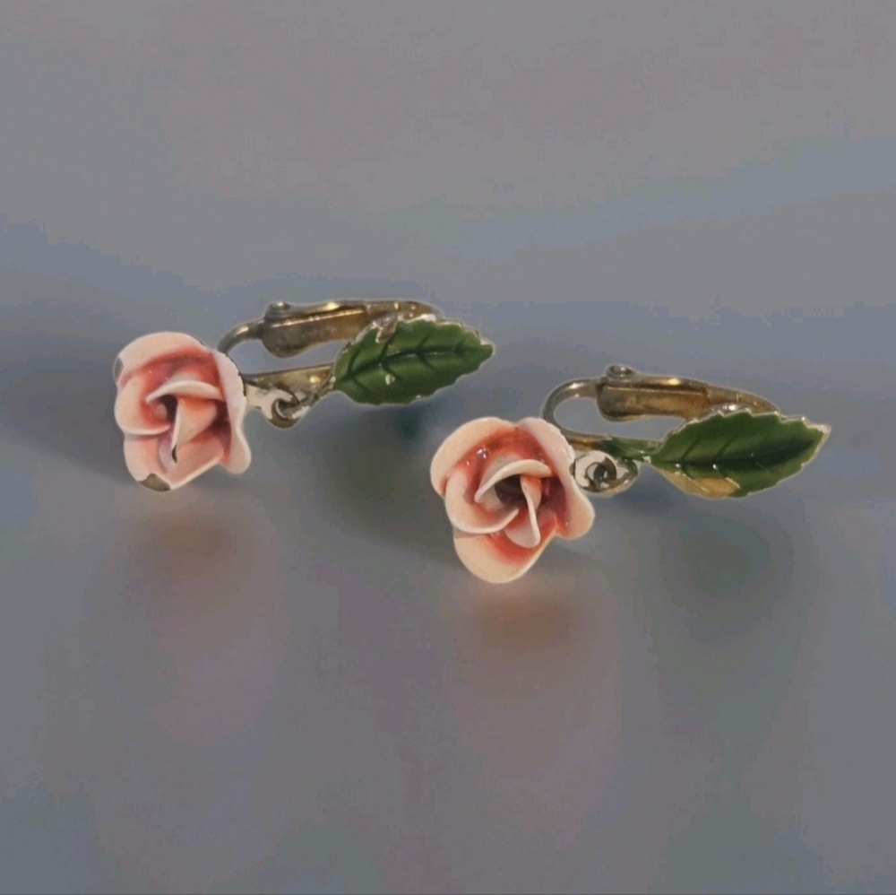 Vtg Mid Century Rose Dangle Clip On Earrings, Enamel, Spring